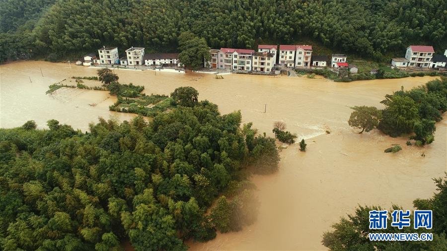 江西遭遇暴雨袭击