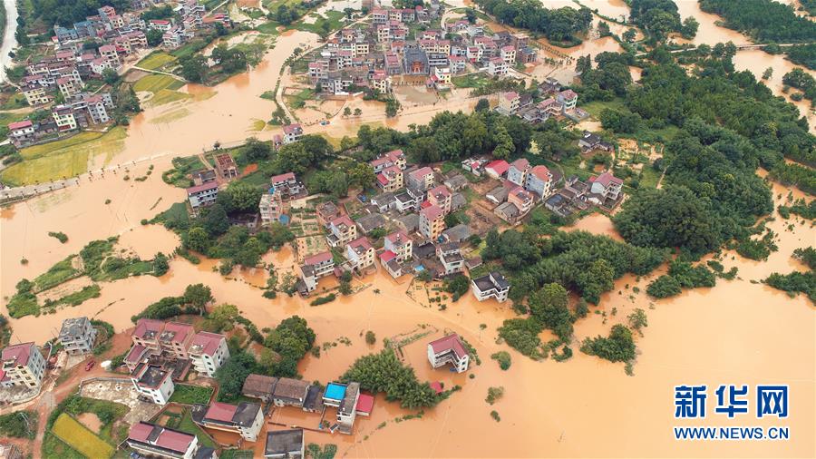 江西遭遇暴雨袭击