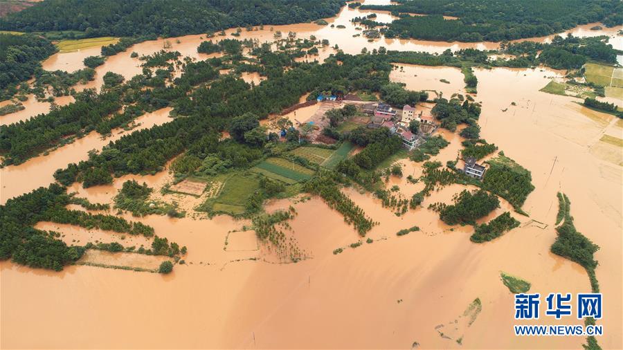 江西遭遇暴雨袭击