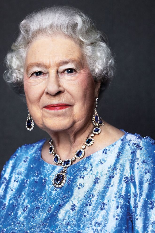 英国女王身高160图片