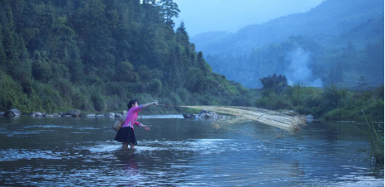 “乡野丫头”在今日头条拍三农短视频 让120万人爱上湘西贫困县的青山绿水