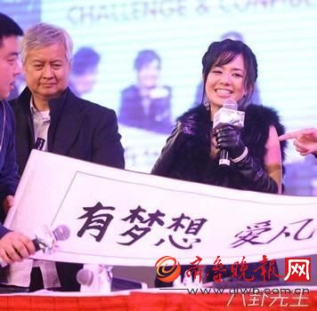 苍井空宣布引退 揭秘苍井空这些年在中国赚钱有多疯狂，亮相8分钟写4个字赚1000万