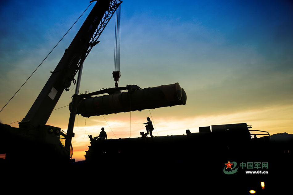 鸡年，围观军营里的那些弹