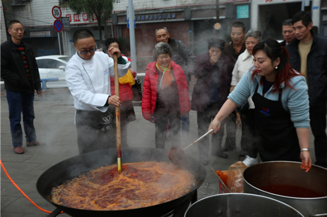 枇杷山一条老街 承载一段难忘的重庆老火锅故事