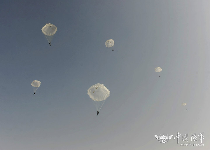 陆军首支女子特战连，她们才是最耀眼的素颜“花木兰”