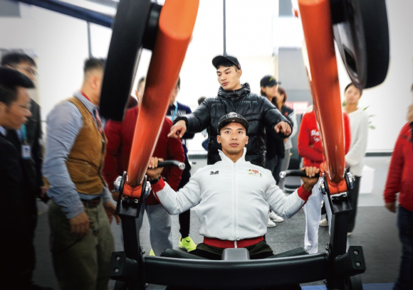 亚洲人体工学设计舒华携手郑少忠等六位健美健身冠军担任研发顾问 亚洲人体工学设计舒华携手郑少忠等六位健美健身冠军担任研发顾问