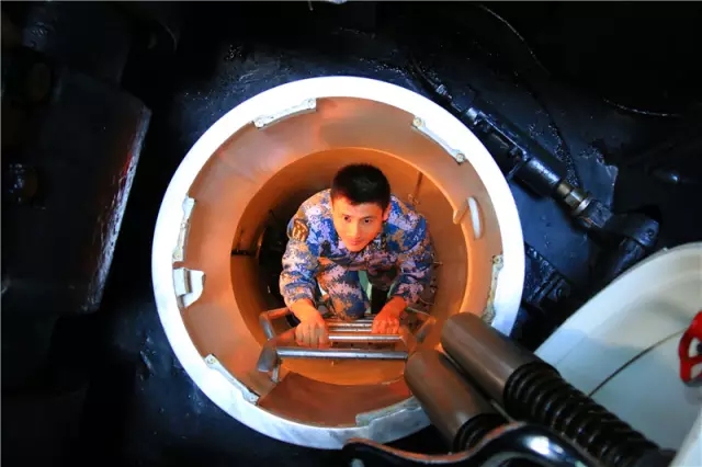 360度无死角,揭开中国潜艇兵神秘面纱(组图)