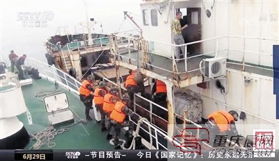 【聚焦重庆】重庆造防弹救生衣立功 能防79式轻型冲锋枪