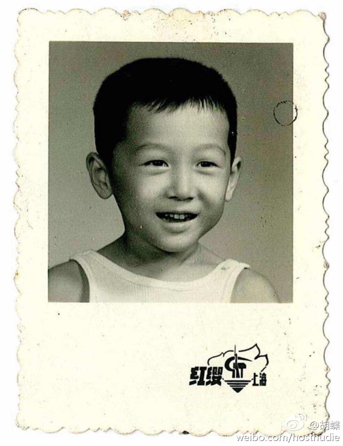 主播胡蝶晒老公陆川儿时萌照 小葫芦与爸爸超相像