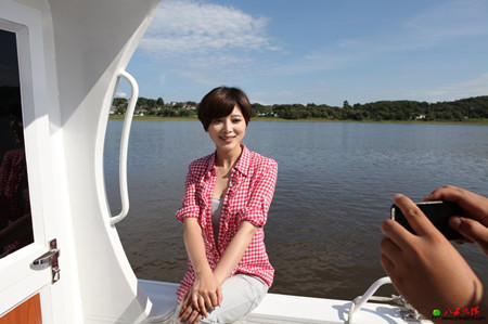 主播胡蝶晒老公陆川儿时萌照 小葫芦与爸爸超相像