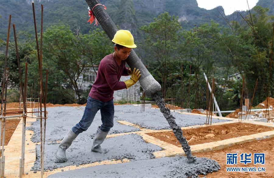 广西都安易地扶贫搬迁安置新区建设忙