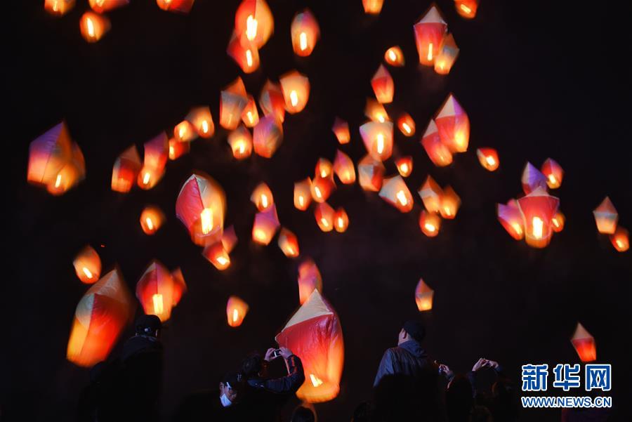 台湾：天灯祈福庆元宵