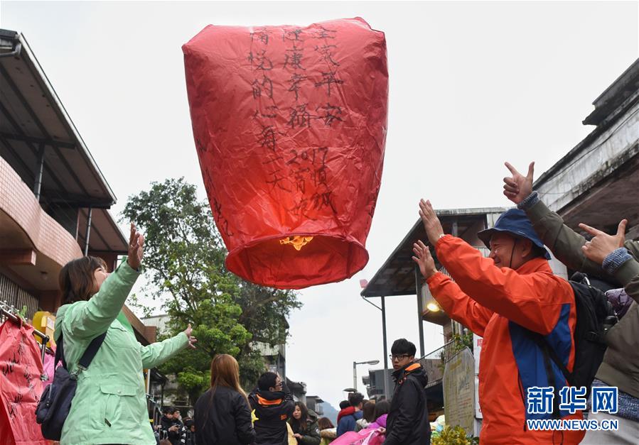 台湾：天灯祈福庆元宵