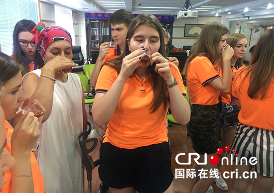 07【吉林】【原創】【外事交流】【教育科技(圖)】【關東黑土(長春)】【移動版(圖)】15名俄羅斯學生來長春參加文化藝術交流培訓 07【吉林】【原創】【外事交流】【教育科技(圖)】【關東黑土(長春)】【移動版(圖)】15名俄羅斯學生來長春參加文化藝術交流培訓