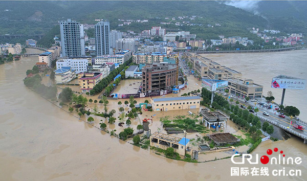 廣元市委常委,朝天區委書記蔡邦銀立即安排部署防汛搶險工作,各級黨