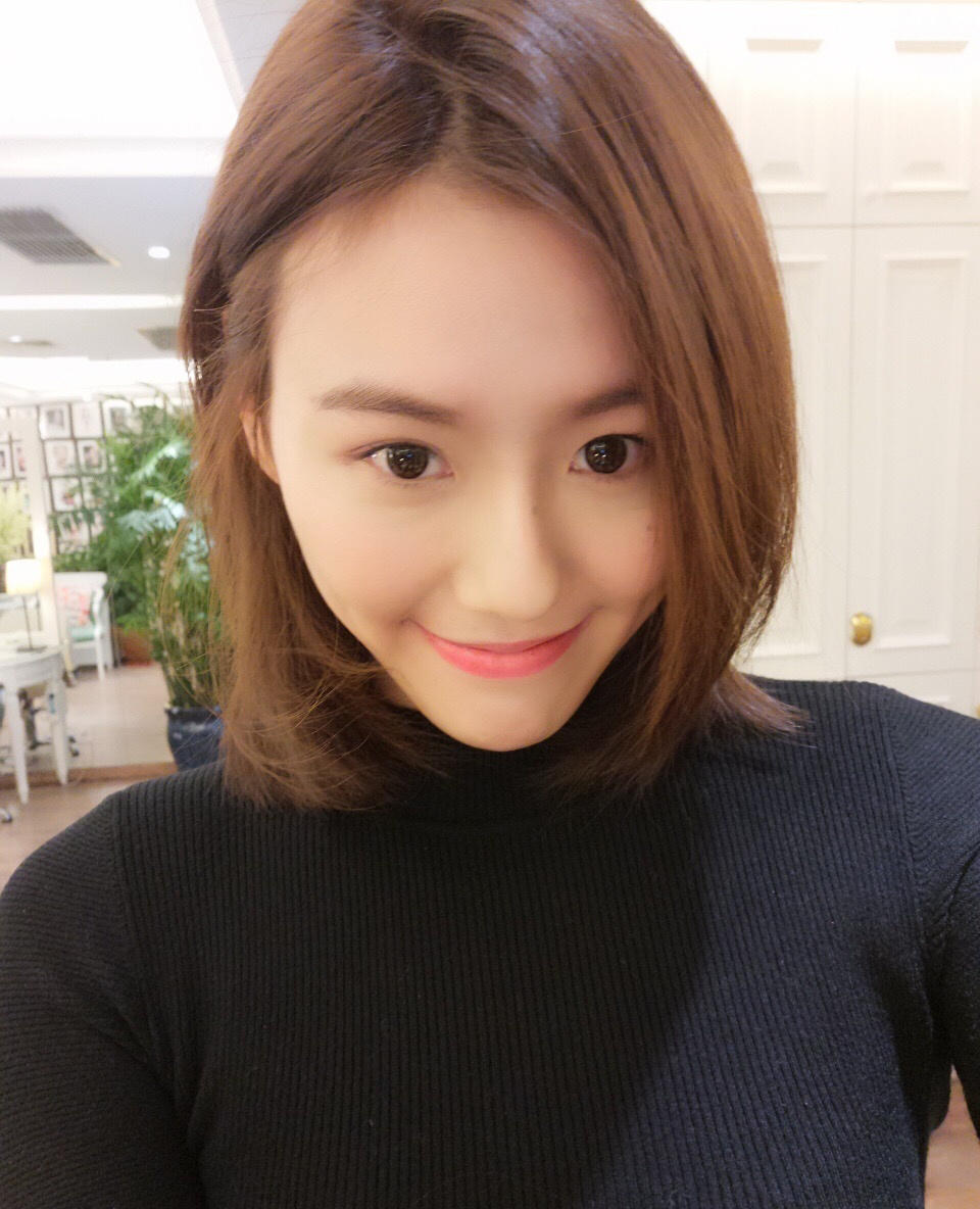高清：气质再升级！刘湘剪短发晒自拍美艳知性