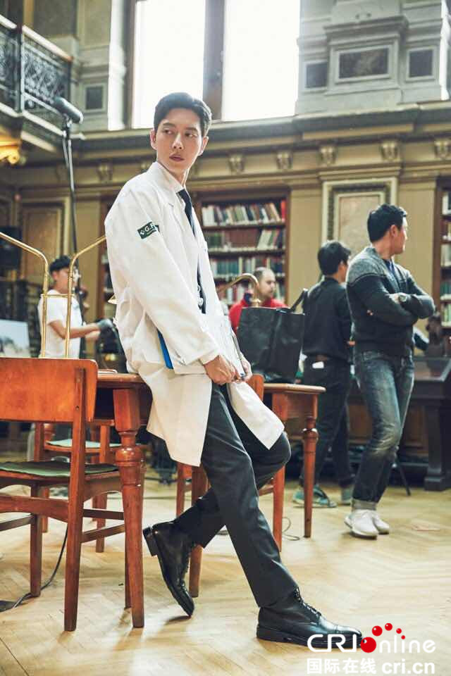 《MAN X MAN》发布朴海镇造型剧照 反转角色堪比奶酪陷阱