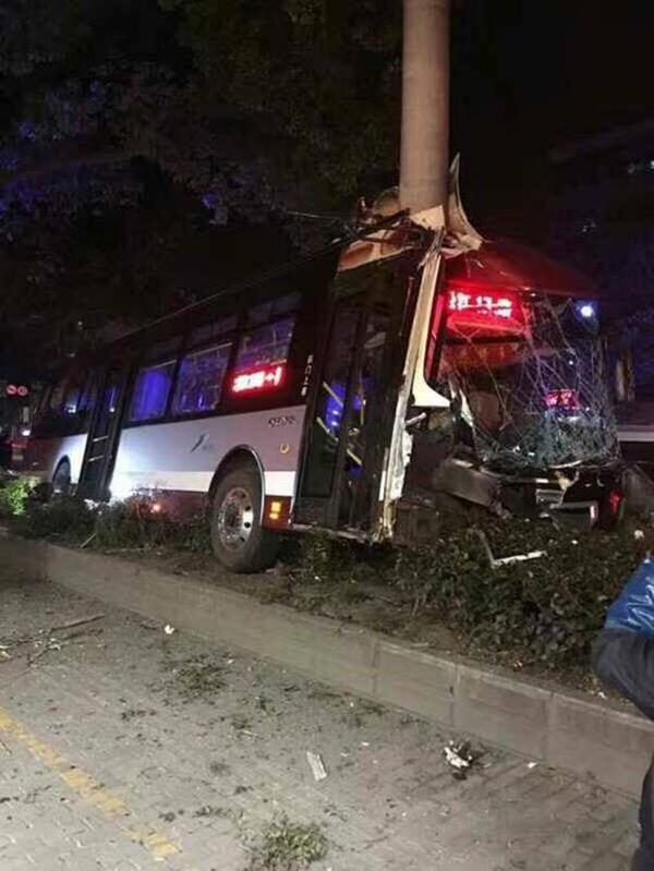 上海今日车祸事故图片