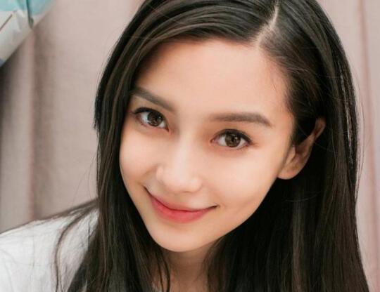 热巴顶baby登上跑男 Angelababy回应欢迎热巴等我归队