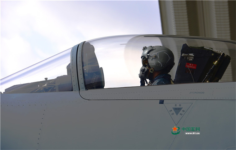 春日暖阳中的战鹰：我想飞上天 和太阳肩并肩