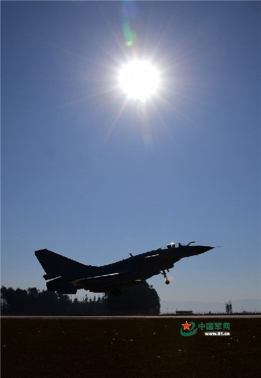 春日暖阳中的战鹰：我想飞上天 和太阳肩并肩