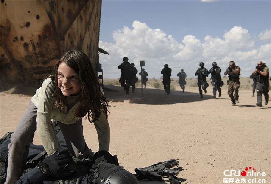 《金刚狼3》正式版中文预告 两代金刚狼与敌血战