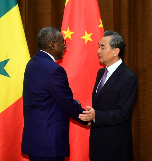 王毅國務委員兼外交部長同塞內加爾外交部長卡巴舉行會談