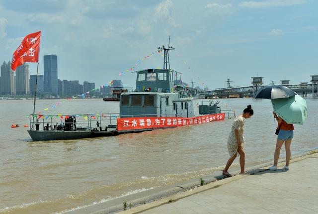 热浪滚滚 跳水纳凉