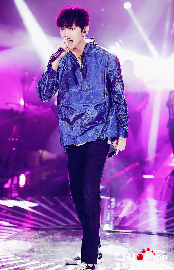 少年感爆棚！迪玛希《歌手》彩排 街头风造型曝光