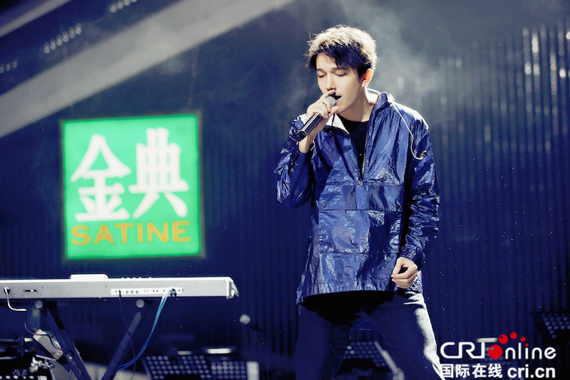 少年感爆棚！迪玛希《歌手》彩排 街头风造型曝光