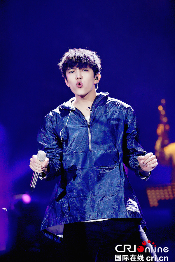 少年感爆棚！迪玛希《歌手》彩排 街头风造型曝光