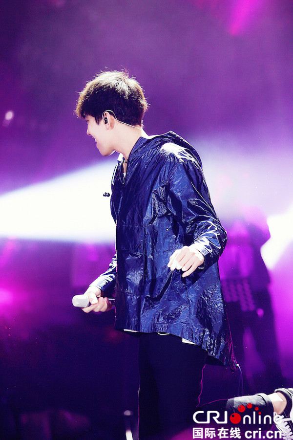 少年感爆棚！迪玛希《歌手》彩排 街头风造型曝光