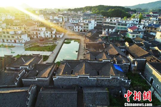 航拍江西九江千年古村 23栋古建筑鳞次栉比