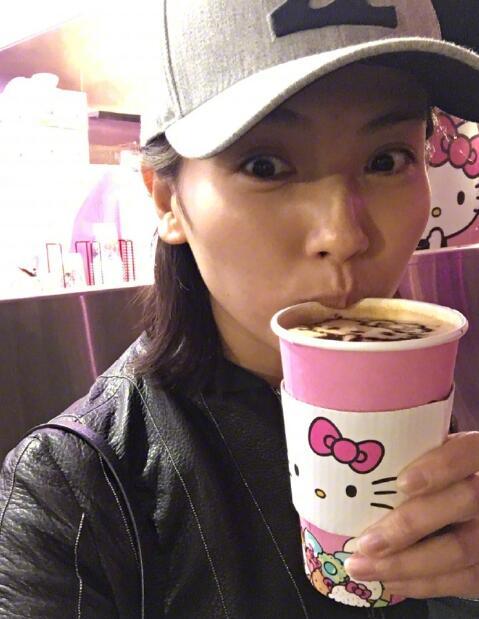 刘涛素颜玩自拍不P图 网友：颜值高就是任性！