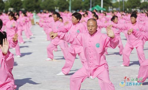 全球千余名太極愛好者在江西廣昌縣共舞太極