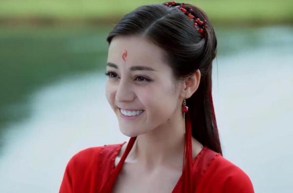 《三生三世十里桃花》中的白鳳九有多美？看迪麗熱巴如何俘獲你心？