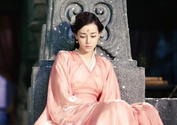 《三生三世十里桃花》中的白凤九有多美？看迪丽热巴如何俘获你心？