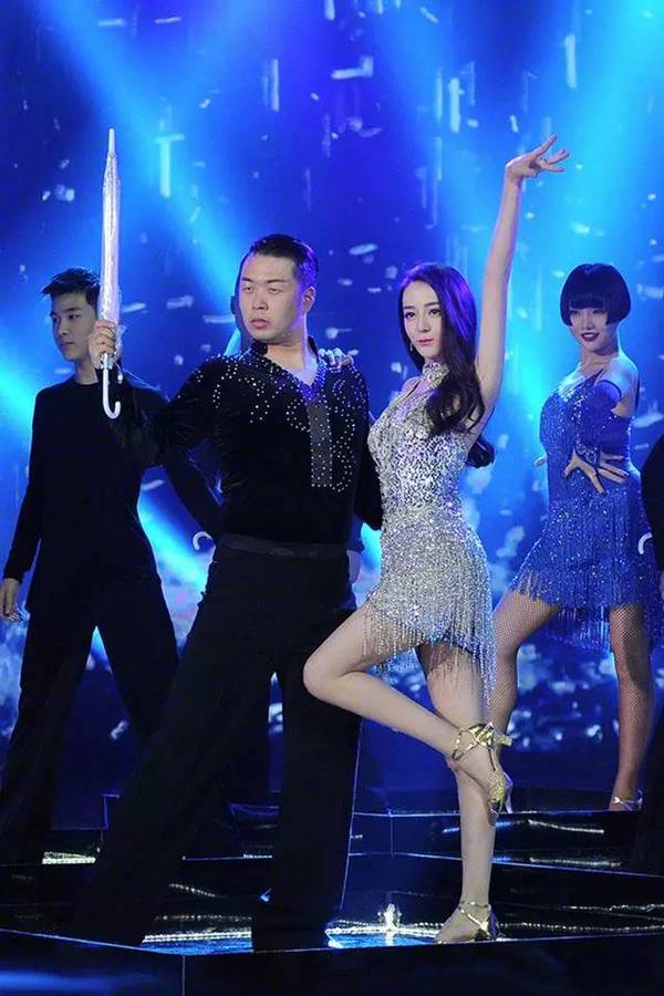 迪丽热巴表演拉丁热舞，杜海涛的表情亮了！