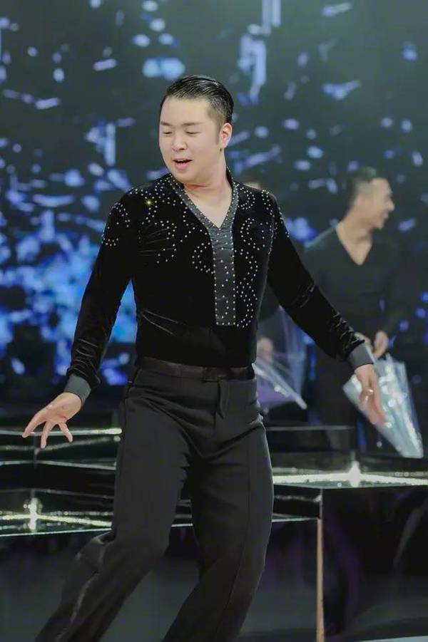 迪丽热巴表演拉丁热舞，杜海涛的表情亮了！