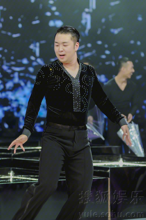 《大本营》与迪丽热巴贴身热舞 杜海涛的表情亮了