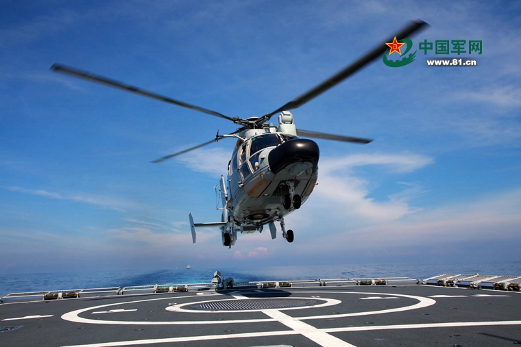 南海舰队远海训练编队直升机着舰训练，走起