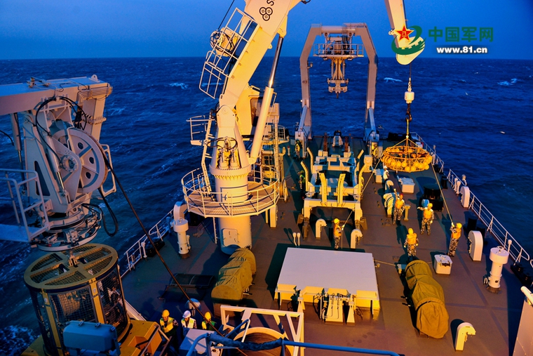 海上联合救援演练，大型无人深潜器“上阵”