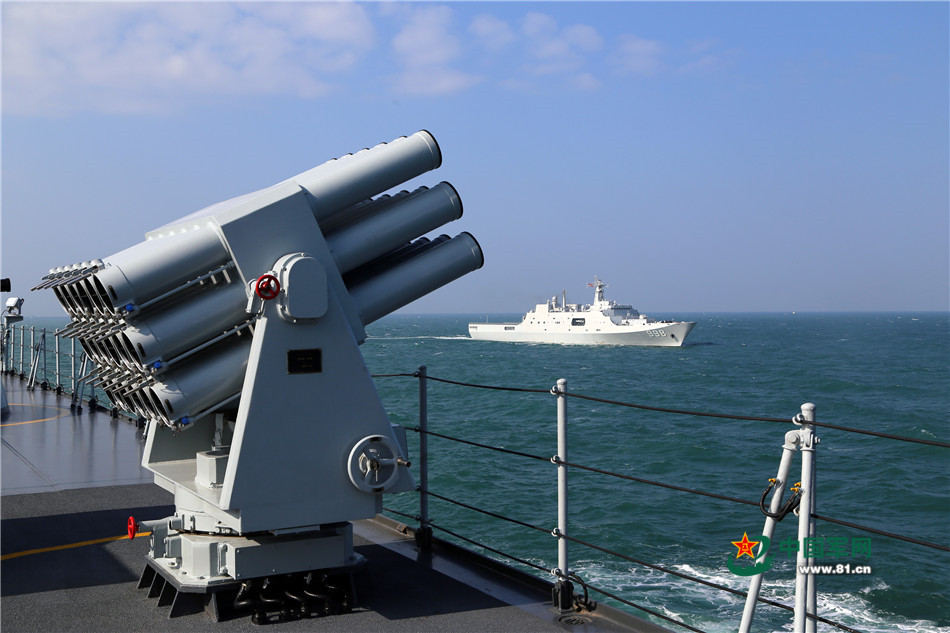 沧海亮剑 10艘演练登陆舰霸气出征