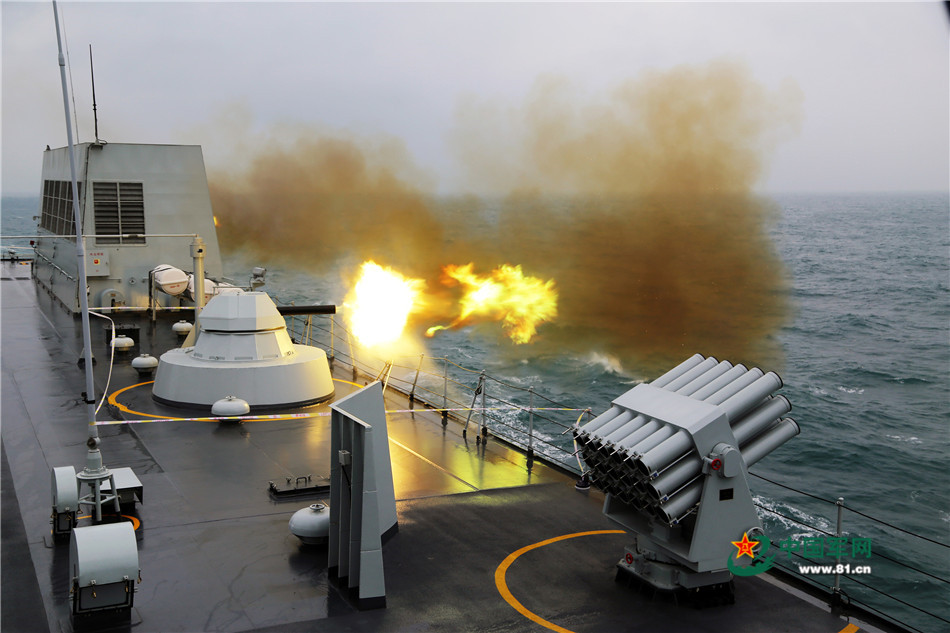 沧海亮剑 10艘演练登陆舰霸气出征