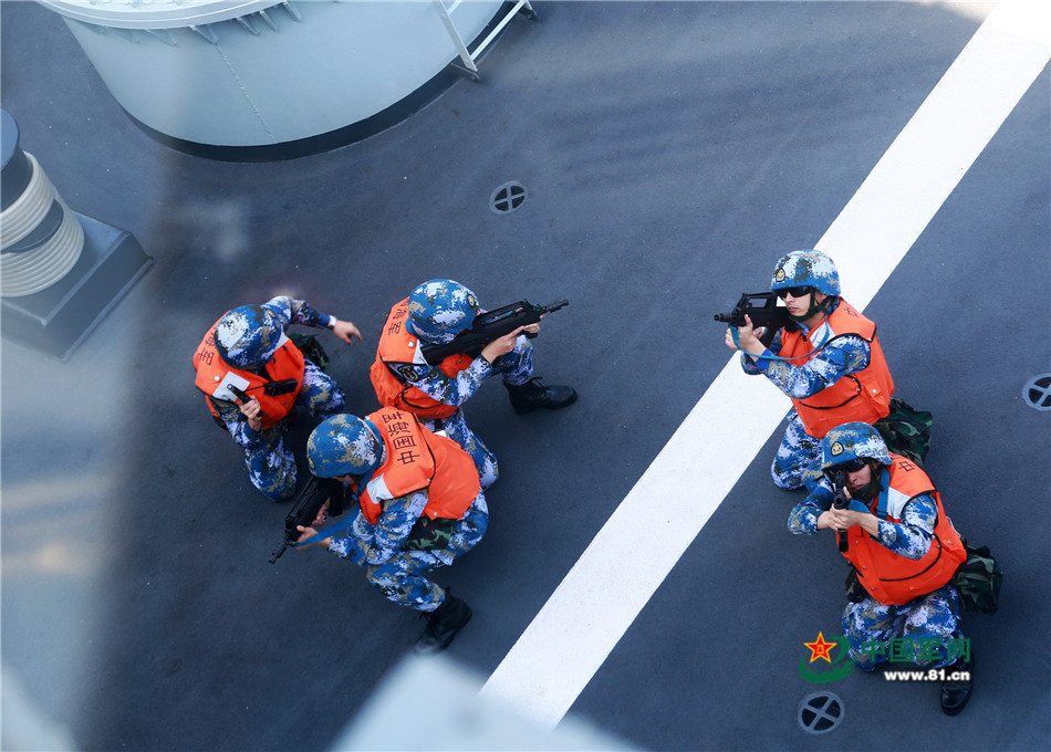 沧海亮剑 10艘演练登陆舰霸气出征