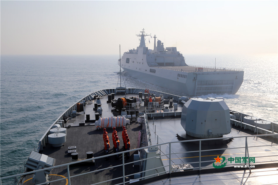沧海亮剑 10艘演练登陆舰霸气出征