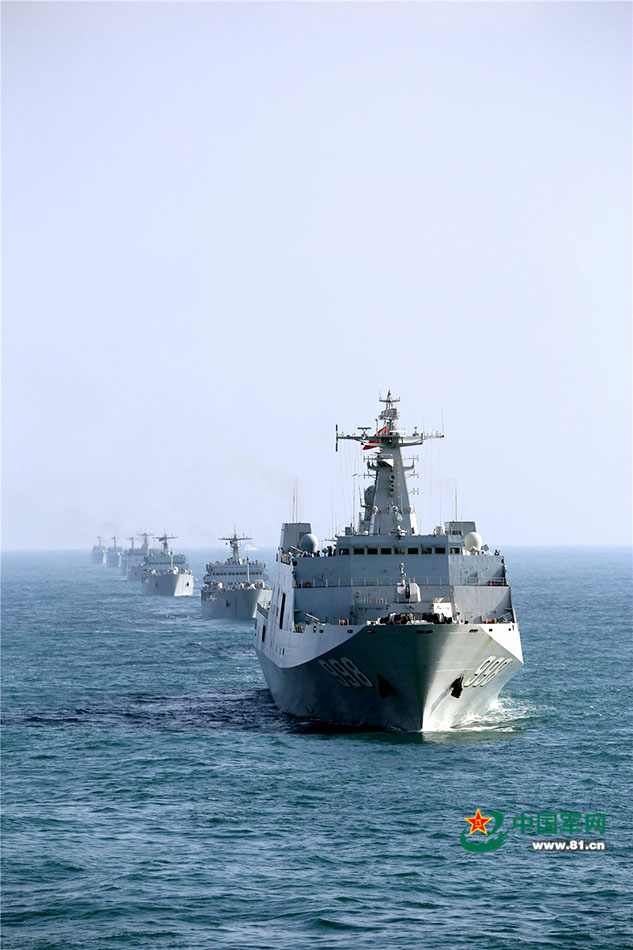 沧海亮剑 10艘演练登陆舰霸气出征