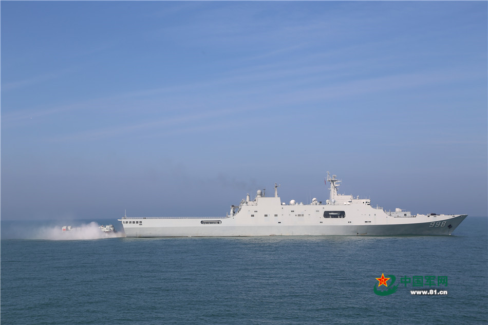 沧海亮剑 10艘演练登陆舰霸气出征