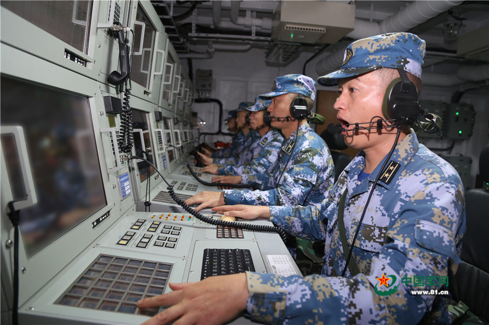 沧海亮剑 10艘演练登陆舰霸气出征