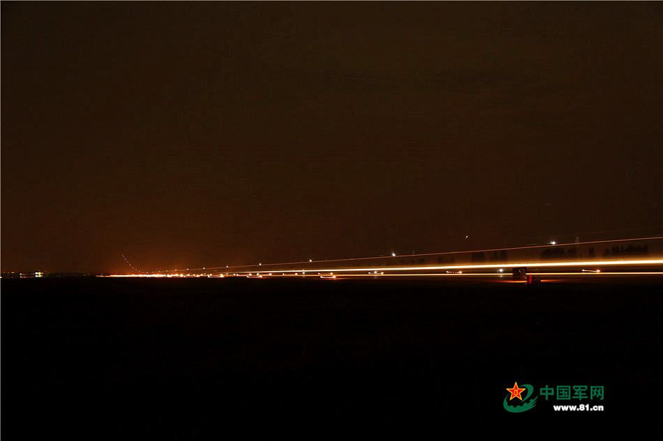 月夜，走进夜航现场看战机起飞